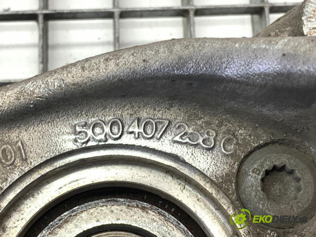 SKODA SUPERB III Kombi 2016 110 kW 2.0 TDI 1968 náboj pravý přední část 5Q0407258C