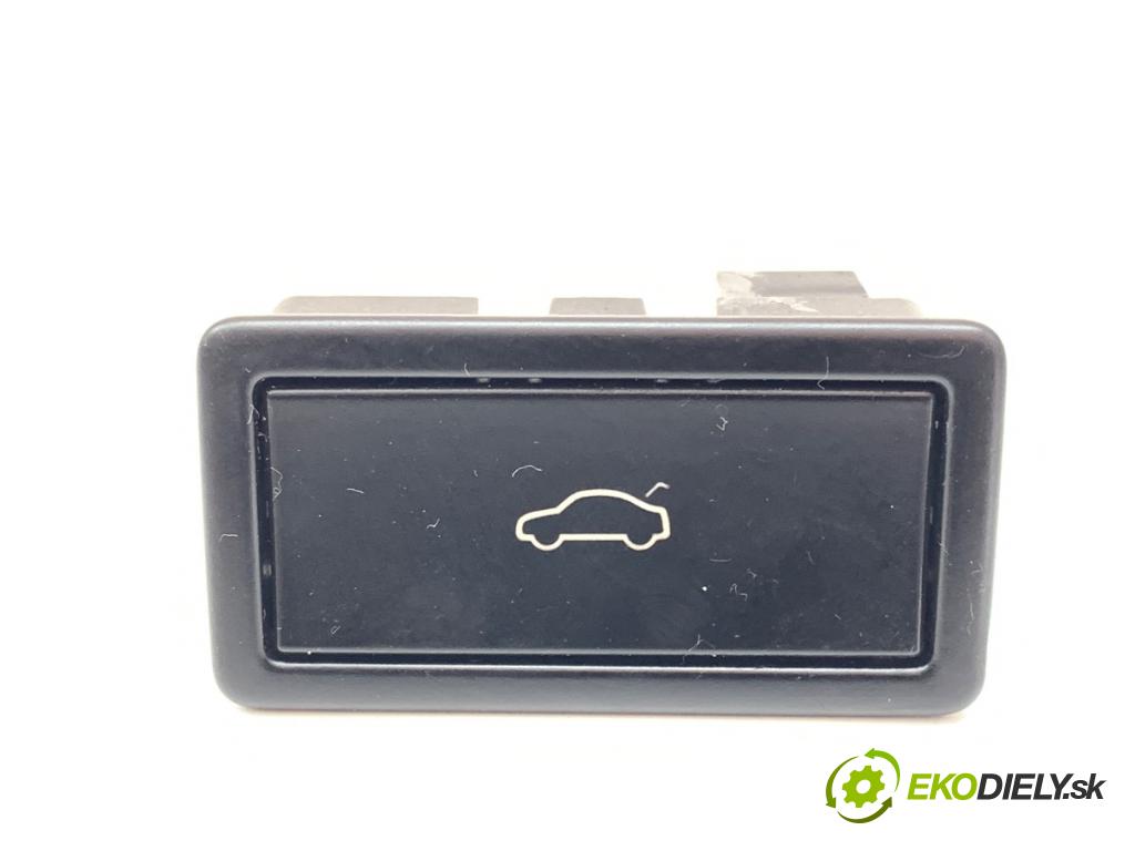 SKODA SUPERB III Kombi 2016 110 kW 2.0 TDI 1968 vypínač otevírání dveří 3C0959831A