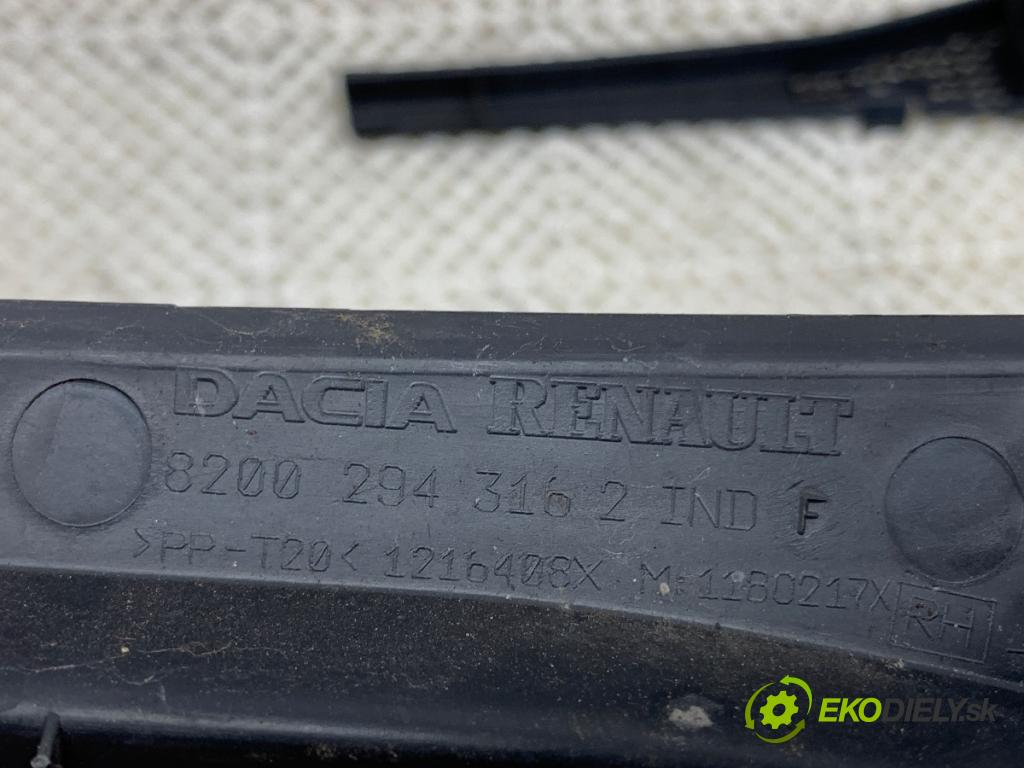 DACIA DUSTER SUV 2016 92 kW 1.2 TCe 125 1197 torpédo plast pod čelní okno 8200294316 (Plast pod čelním sklem)