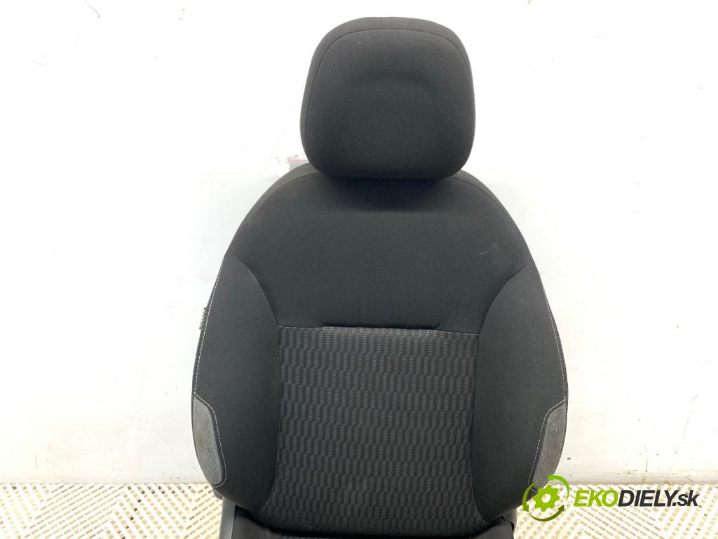 PEUGEOT 208 I liftback 2015 60 kW 1.2 VTI 82 1199 Sedadlo pravy predný