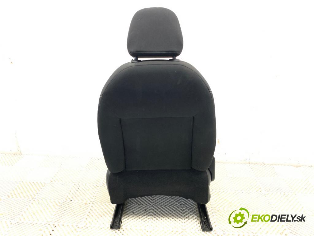 PEUGEOT 208 I liftback 2015 60 kW 1.2 VTI 82 1199 Sedadlo pravy predný