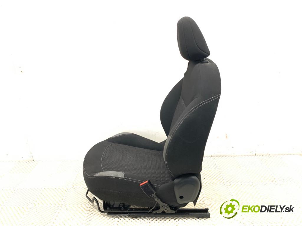 PEUGEOT 208 I liftback 2015 60 kW 1.2 VTI 82 1199 Sedadlo pravy predný