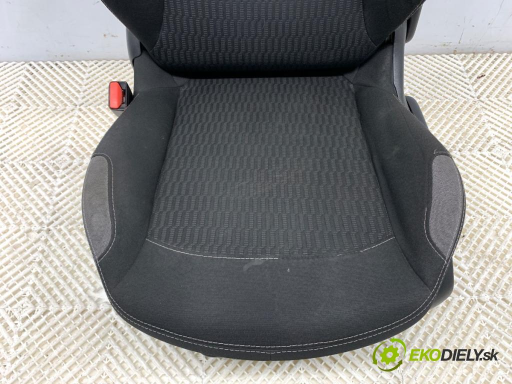 PEUGEOT 208 I liftback 2015 60 kW 1.2 VTI 82 1199 Sedadlo ľavy predný