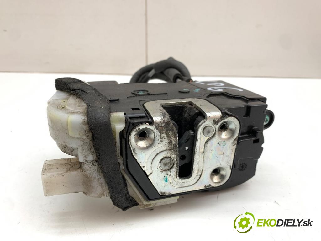 HYUNDAI ix35 SUV 2010 120 kW 2.0 1998 zámok dveře levý přední část 