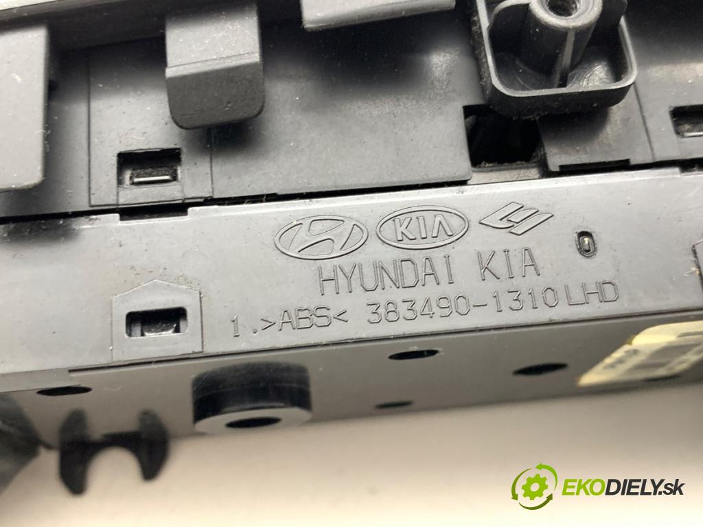 HYUNDAI ix35 SUV 2010 120 kW 2.0 1998 Prepínač okien 93570-2Y1609P (Prepínacie páčky pod volantom)