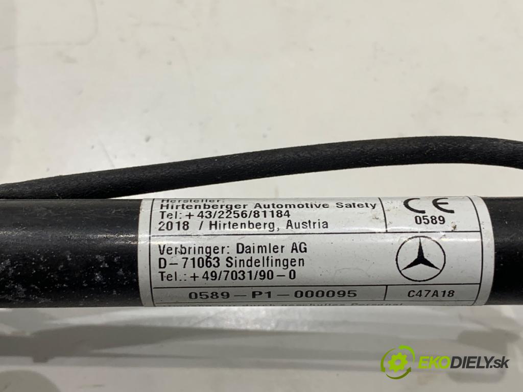 MERCEDES-BENZ CLA Shooting Brake Kombi 2017 100 kW CLA 200 CDI / d (117.908) 2143 Záves kapoty pravy predný