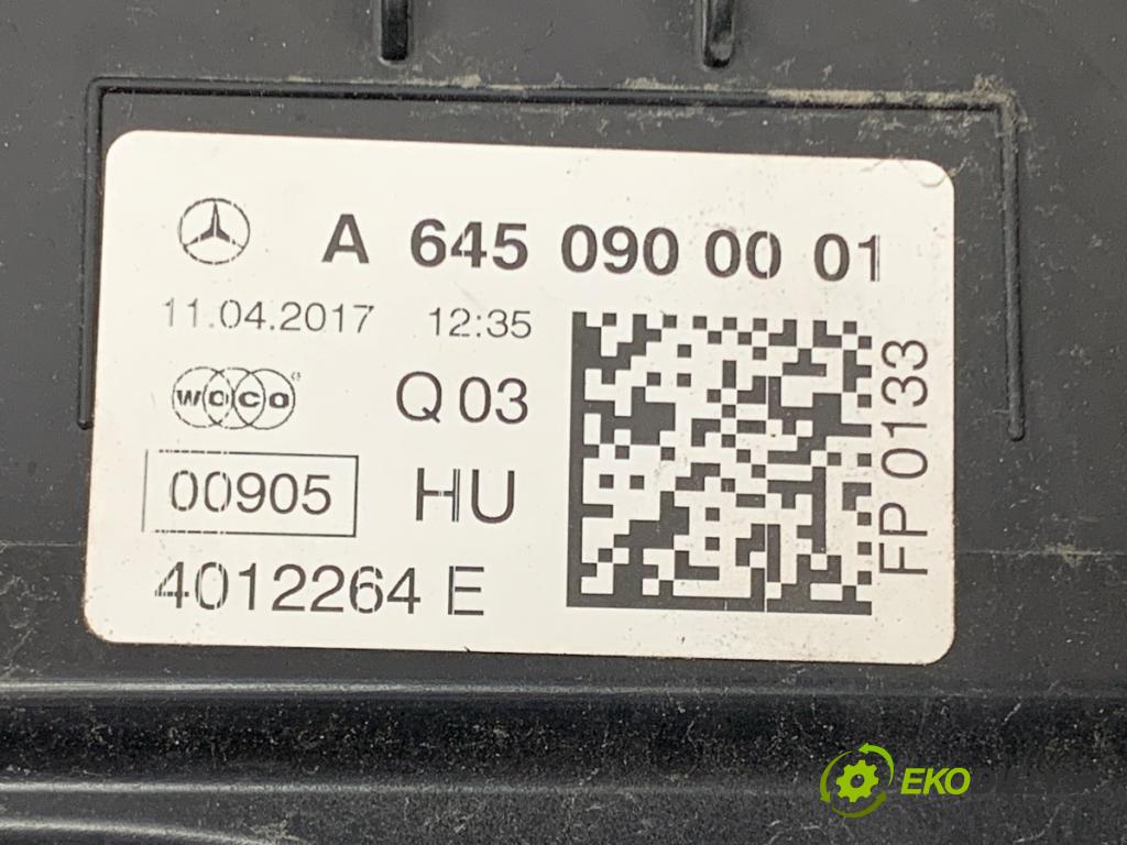 MERCEDES-BENZ CLA Shooting Brake Kombi 2017 100 kW CLA 200 CDI / d (117.908) 2143 obal filtra vzduchu A 645 090 0001 (Kryt vzduchového filtru)