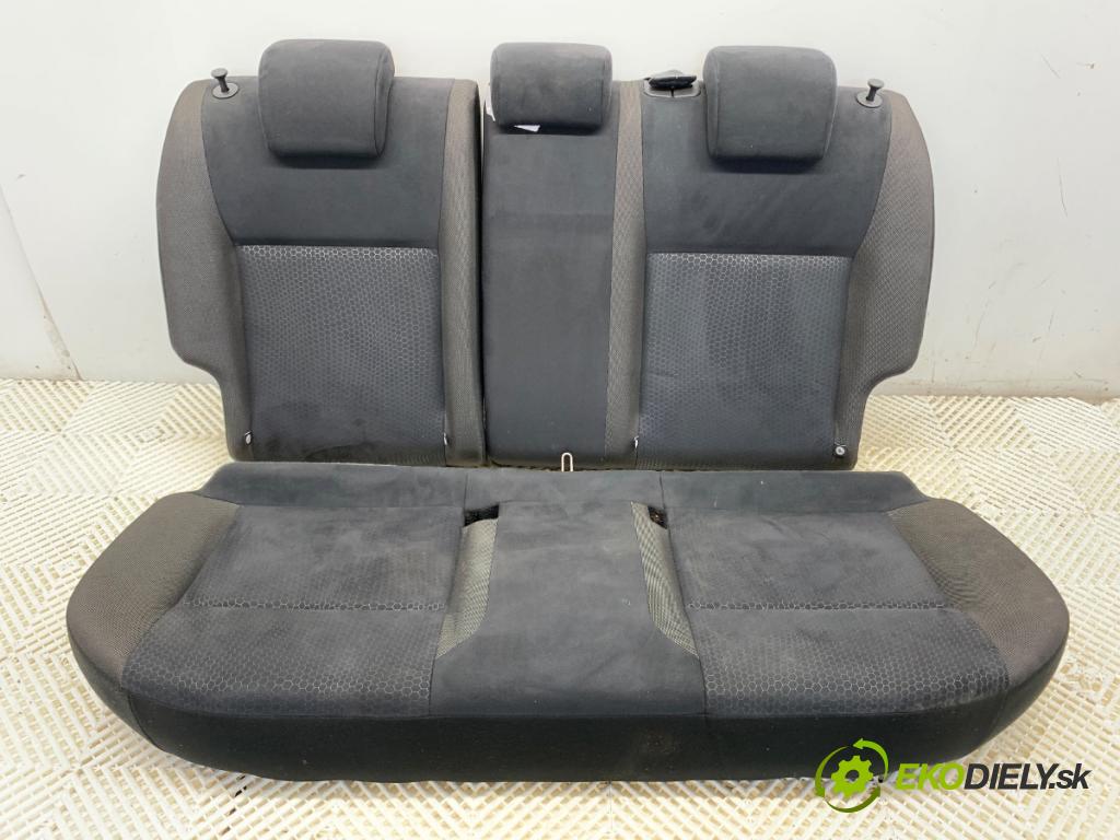 NISSAN JUKE F15 SUV 2013 81 kW 1.5 dCi 1461 Sedadlo druhý rad 