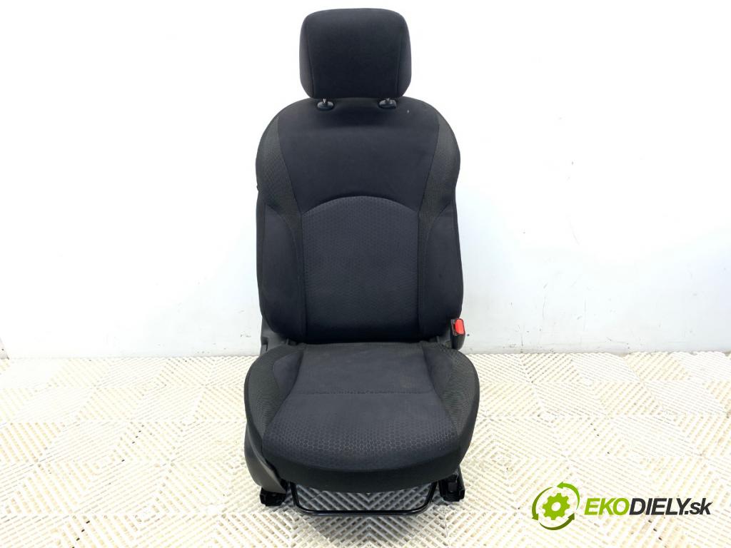 NISSAN JUKE F15 SUV 2013 81 kW 1.5 dCi 1461 Sedadlo pravy predný 