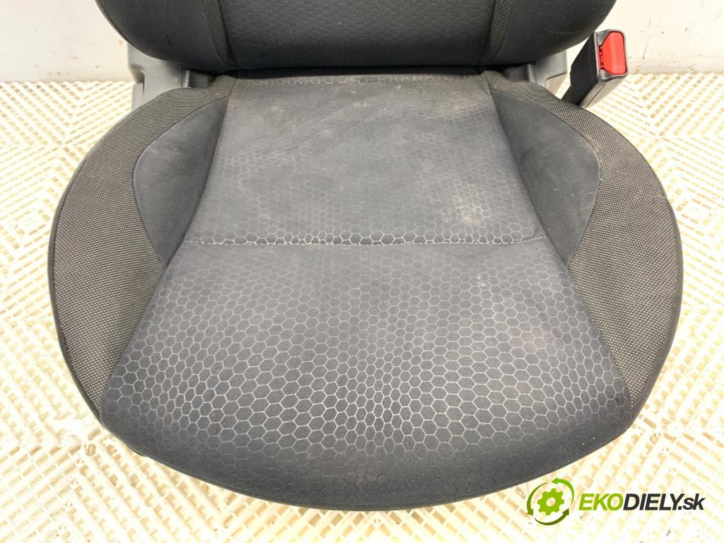 NISSAN JUKE F15 SUV 2013 81 kW 1.5 dCi 1461 Sedadlo pravy predný