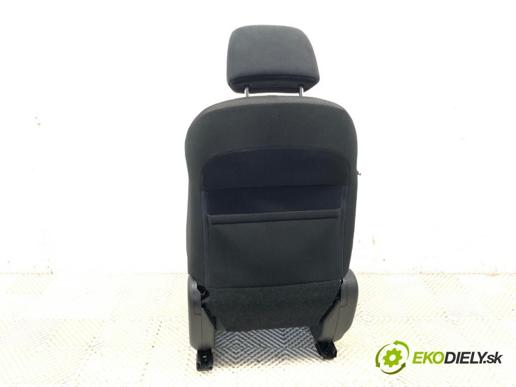 NISSAN JUKE F15 SUV 2013 81 kW 1.5 dCi 1461 Sedadlo pravy predný