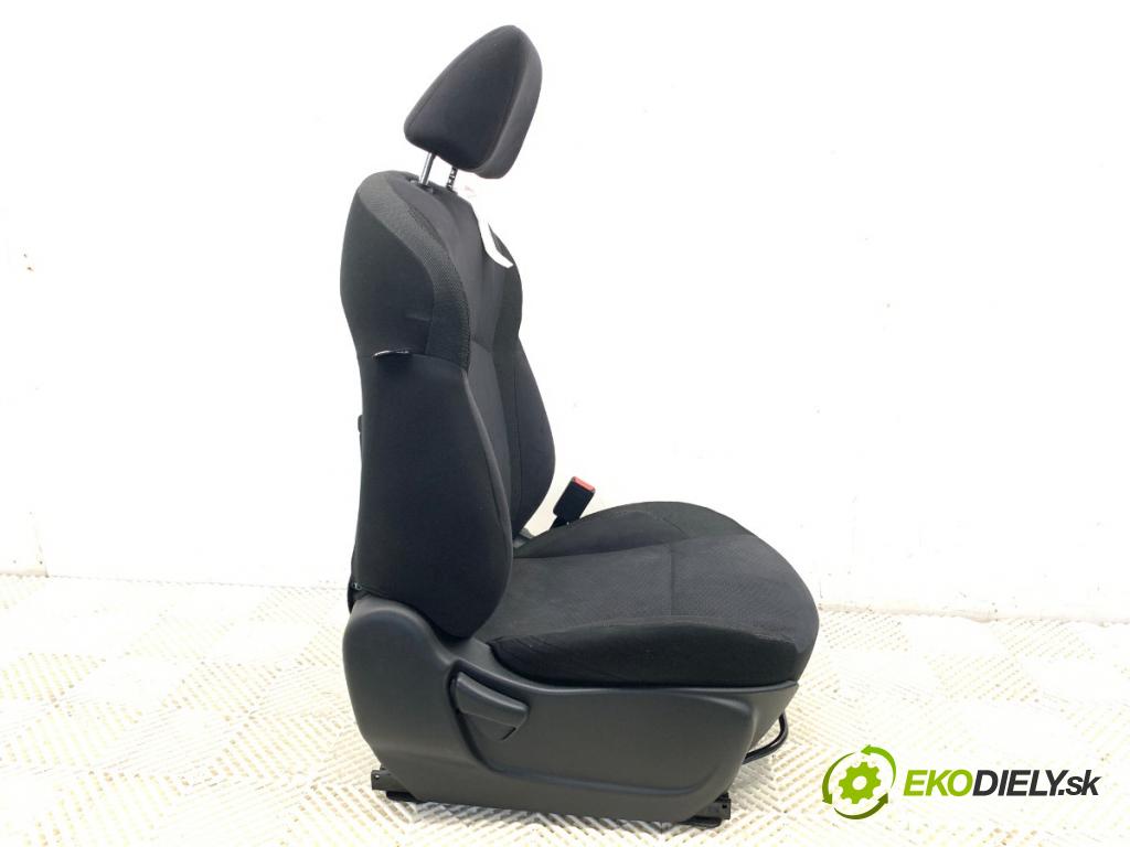 NISSAN JUKE F15 SUV 2013 81 kW 1.5 dCi 1461 Sedadlo pravy predný