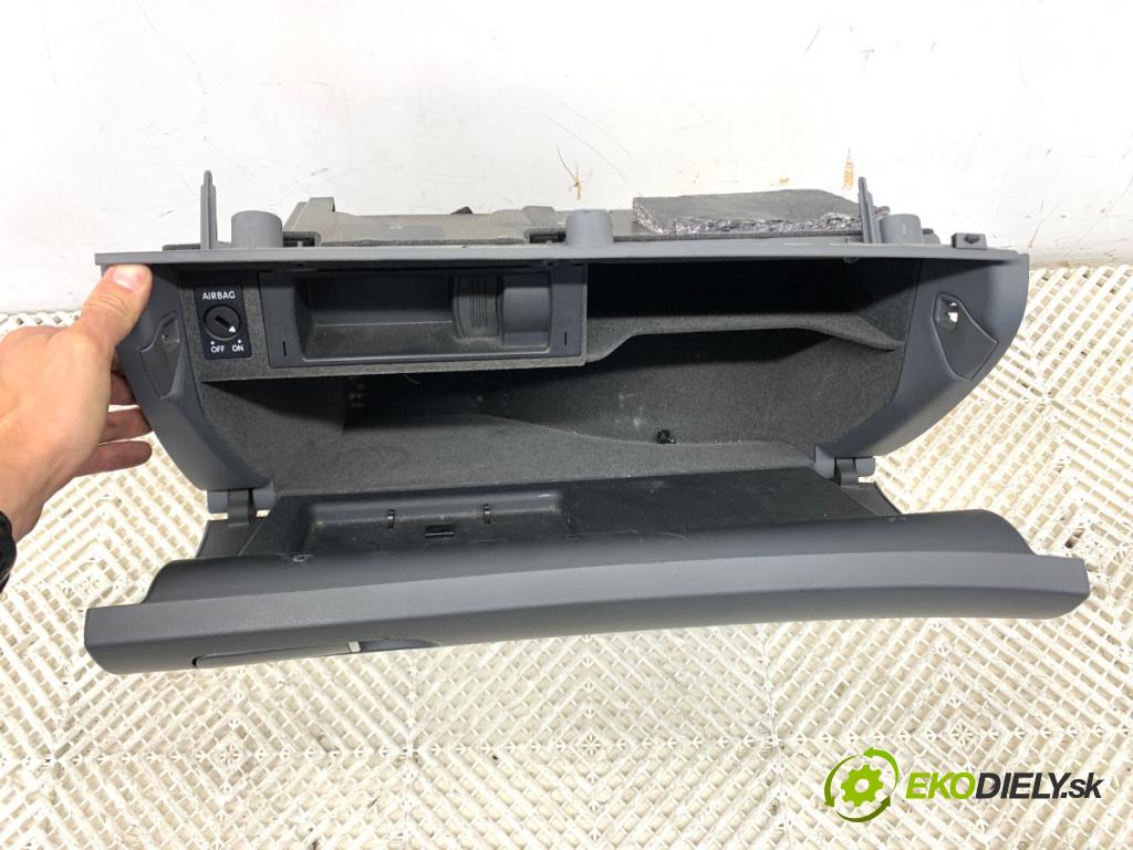 SEAT EXEO Kombi 2012 155 kW 2.0 TFSI 1984 přihrádka kastlík spolujezdce  (Přihrádka (kastlík))