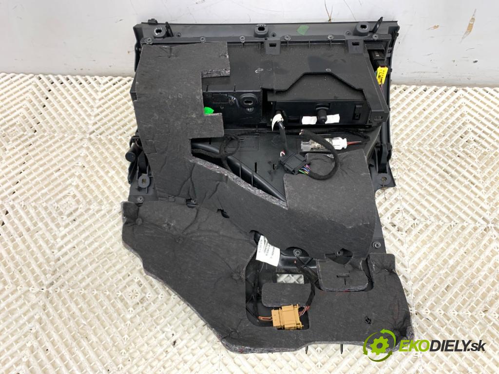 SEAT EXEO Kombi 2012 155 kW 2.0 TFSI 1984 přihrádka kastlík spolujezdce  (Přihrádka (kastlík))