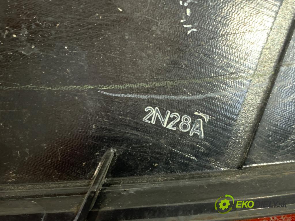 NISSAN JUKE F15 SUV 2013 81 kW 1.5 dCi 1461 Svetlo ľavy zad