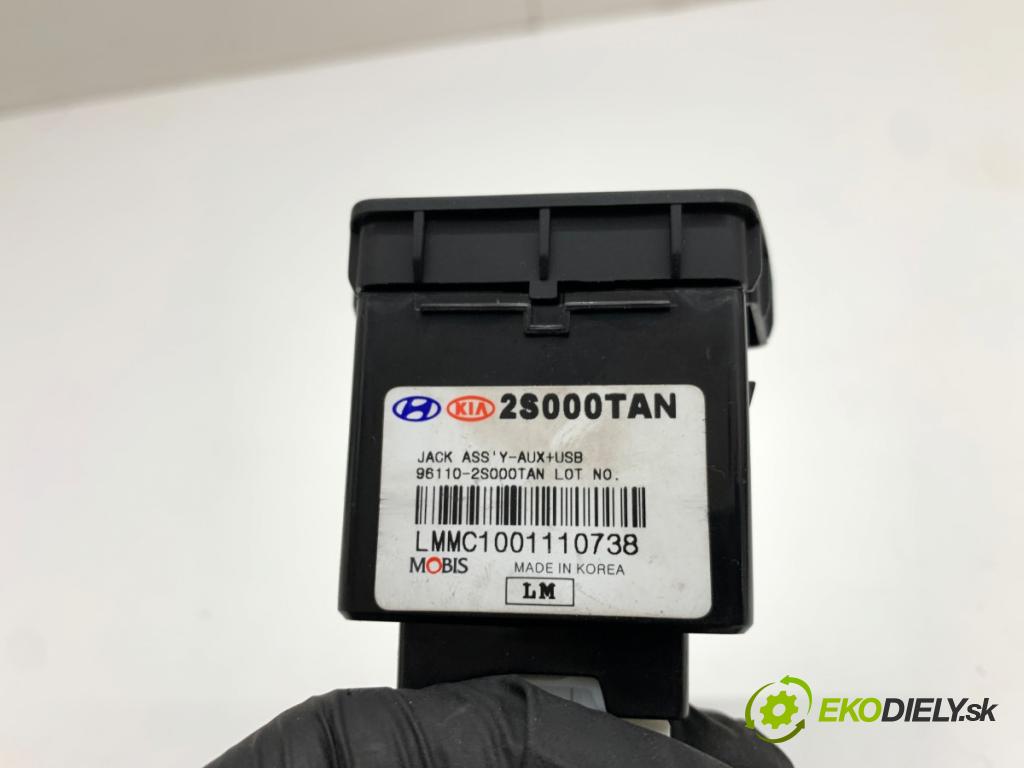 HYUNDAI ix35 SUV 2010 120 kW 2.0 1998 HNÍZDO: USB 96110-2S000