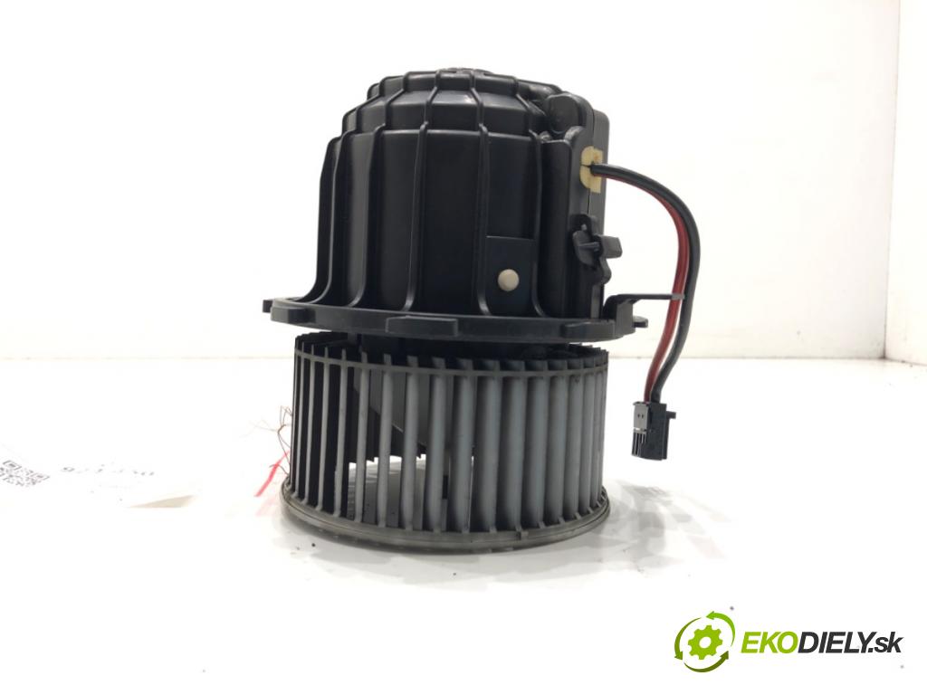 AUDI A4 B8 sedan 2012 125 kW 1.8 TFSI 1798 ventilátor kúrenia 