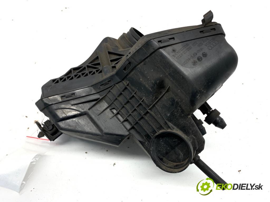 AUDI A4 B8 sedan 2012 125 kW 1.8 TFSI 1798 obal filtra vzduchu 8R0133837S (Kryt vzduchového filtru)