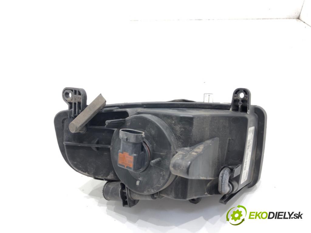 AUDI A4 B8 sedan 2012 125 kW 1.8 TFSI 1798 hmlové svetlo, hmlovka pravý přední část 8K0941700