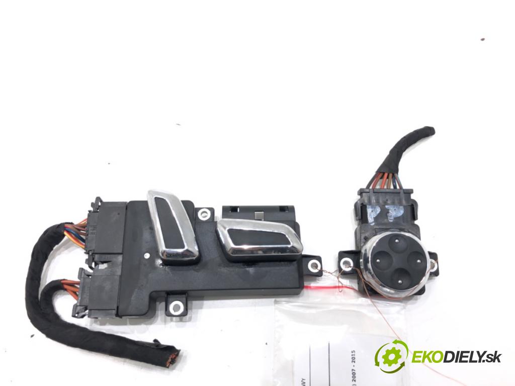 AUDI A4 B8 sedan 2012 125 kW 1.8 TFSI 1798 Prepínač sedačky pravy 8K0959748C