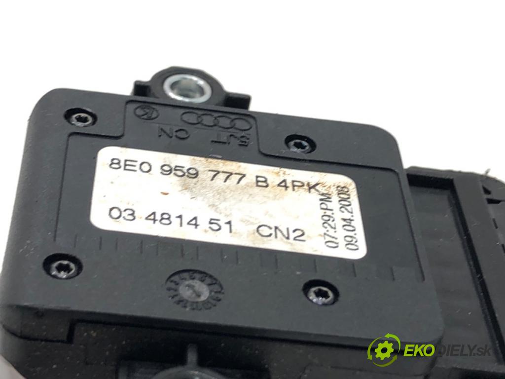 AUDI A4 B8 sedan 2012 125 kW 1.8 TFSI 1798 Prepínač sedačky pravy 8K0959748C