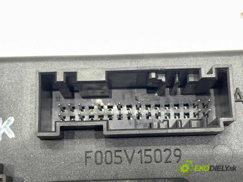 AUDI A4 B8 sedan 2012 125 kW 1.8 TFSI 1798 modul komfortu 8K0907063DG (Komfortní modul)