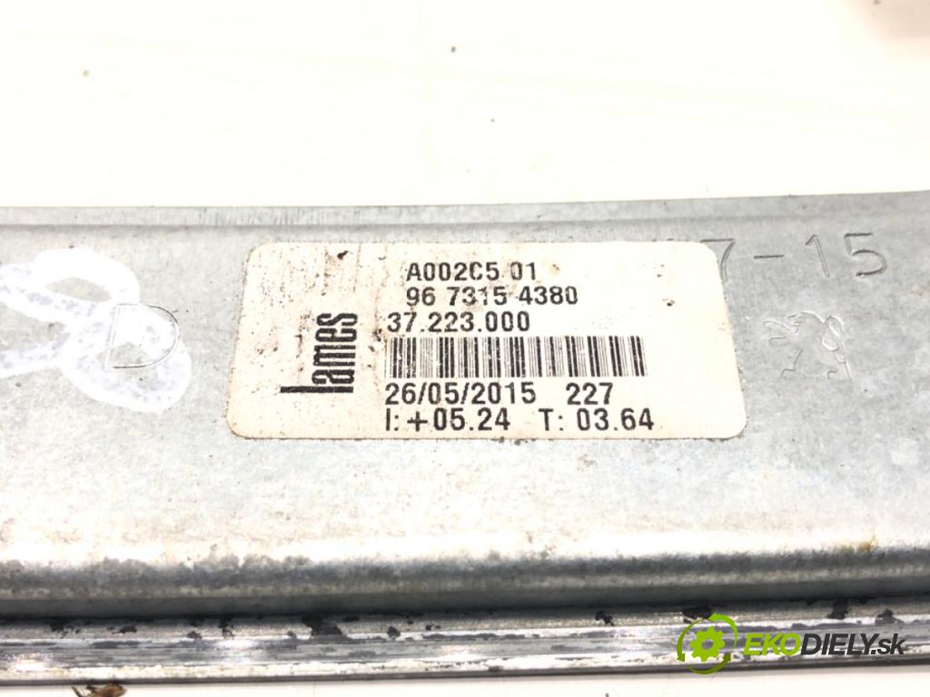PEUGEOT 208 I liftback 2015 60 kW 1.2 VTI 82 1199 mechanismus okna pravý přední část 9673154380