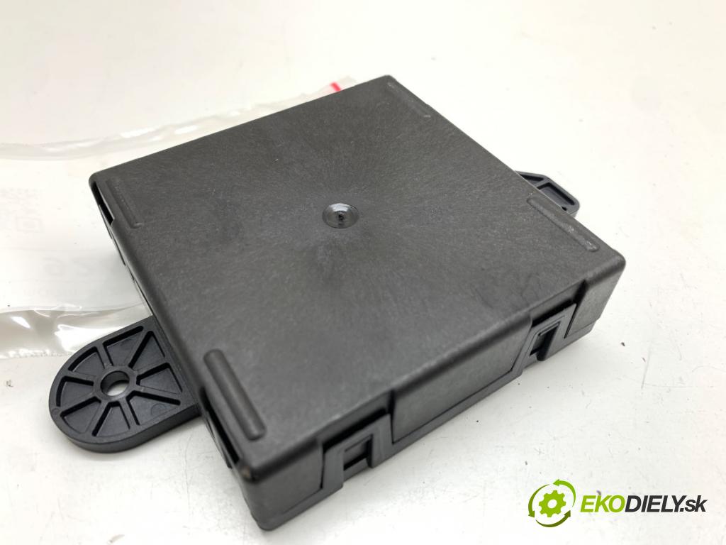 CHRYSLER PACIFICA nadwozie wielkoprzestrzenne (MPV) 2018 185 kW 3.6 Hybrid 3604 Modul Dvere pravy predný 68316560AC (Riadiaca jednotka dverí)