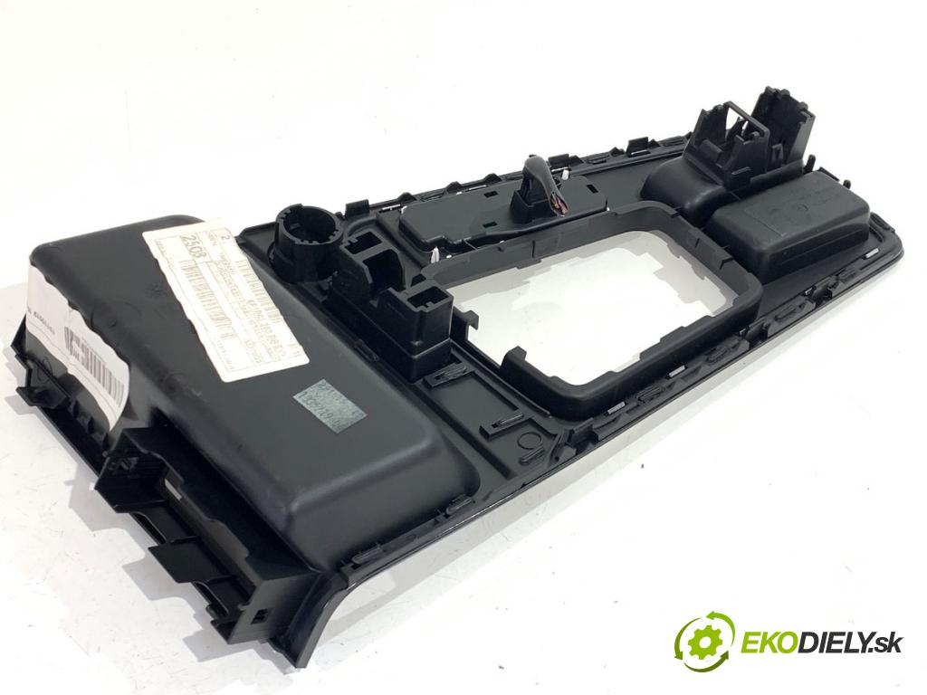 SEAT LEON III liftback 2019 110 kW 1.5 TSI 1495 lišty kryt 5F1863283BB 5F1820901D (Lišta)