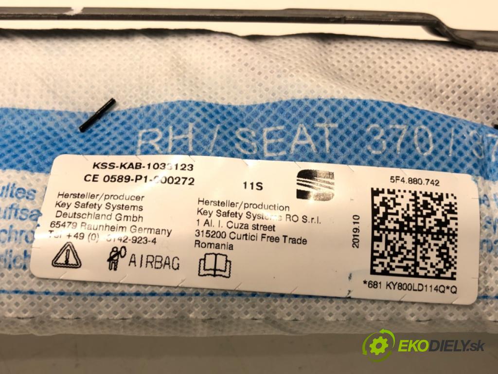 SEAT LEON III liftback 2019 110 kW 1.5 TSI 1495 Stropný pravy 5F4880742