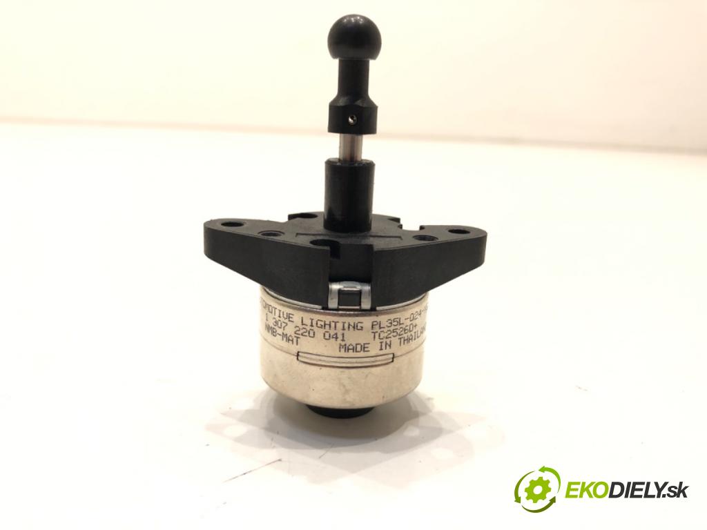 AUDI A4 B8 sedan 2012 125 kW 1.8 TFSI 1798 Motorček nastavenia svetla XENON 1307220041