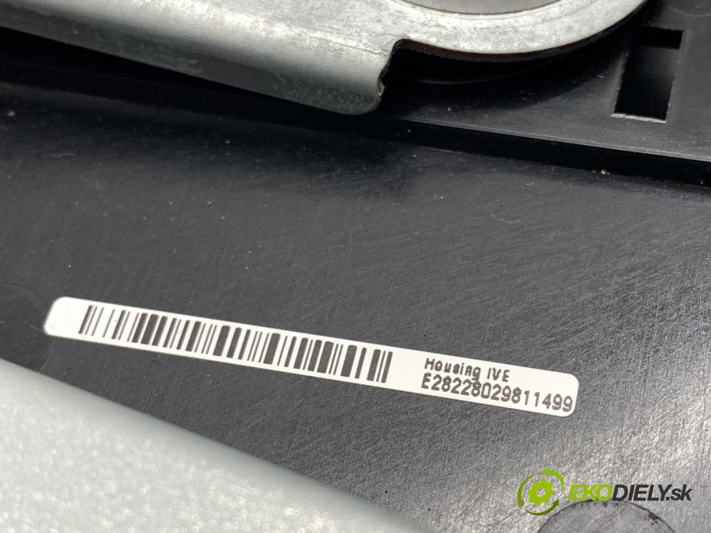 CHRYSLER PACIFICA nadwozie wielkoprzestrzenne (MPV) 2018 185 kW 3.6 Hybrid 3604 Displej 5MH00DX9AC (Přístrojová deska)