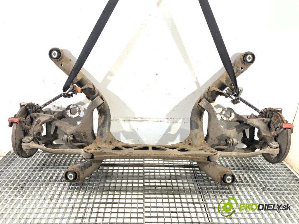 AUDI A4 B8 sedan 2012 125 kW 1.8 TFSI 1798 Výstuha zad