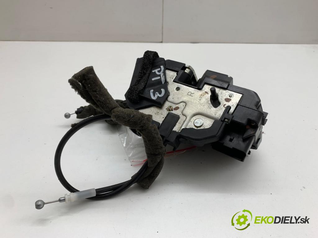 NISSAN JUKE F15 SUV 2013 81 kW 1.5 dCi 1461 zámok dveře pravý zadní část