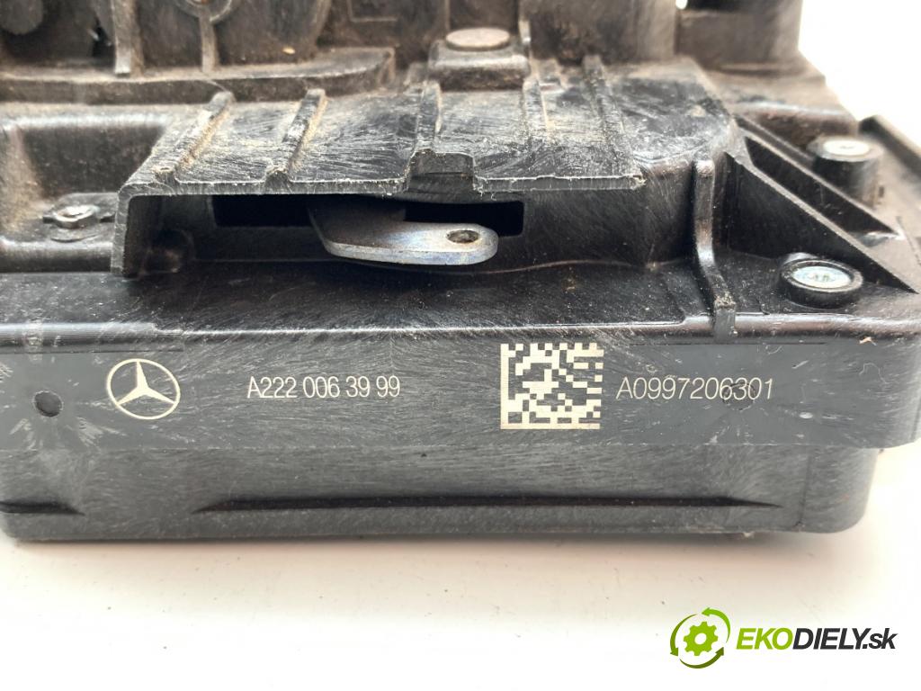 MERCEDES-BENZ KLASA C sedan 2019 110 kW C 200 d (205.011) 1950 zámok dveře levý přední část A2220063999