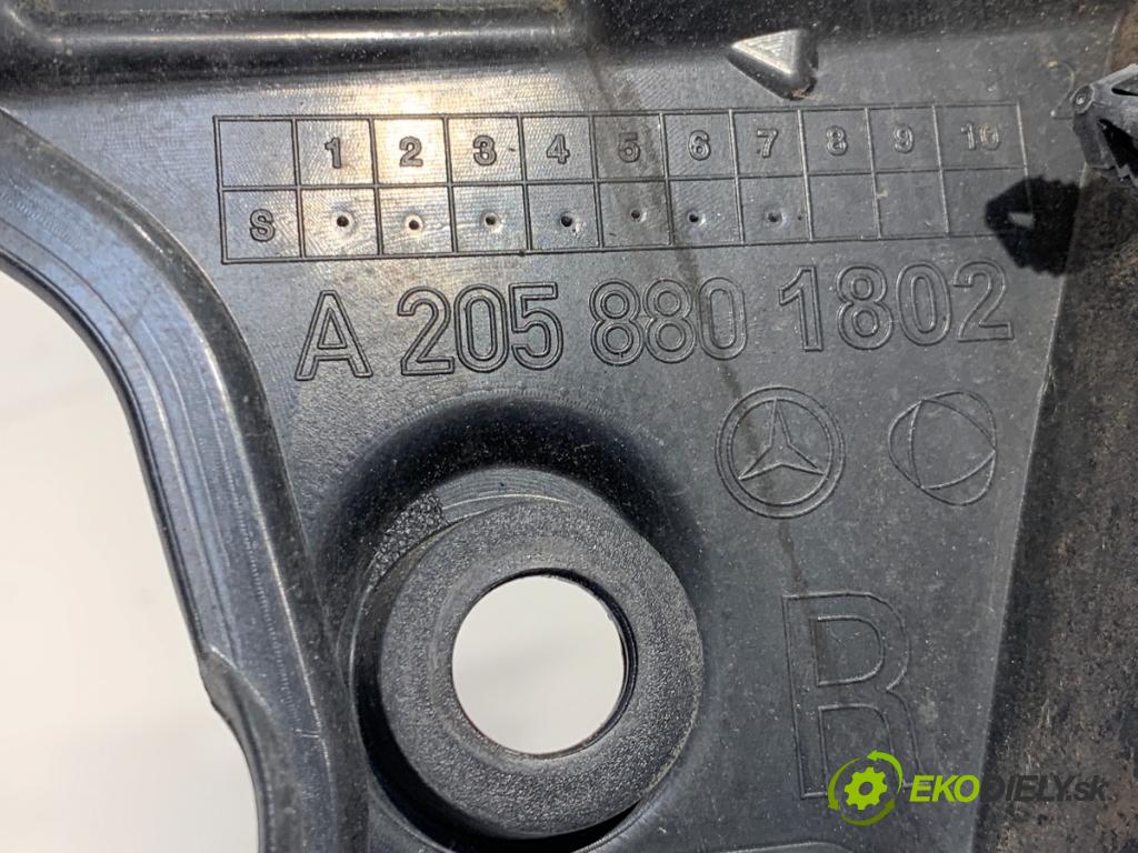 MERCEDES-BENZ KLASA C sedan 2019 110 kW C 200 d (205.011) 1950 úchyt nárazníka pravý zadní část A2058850465 A2058801802