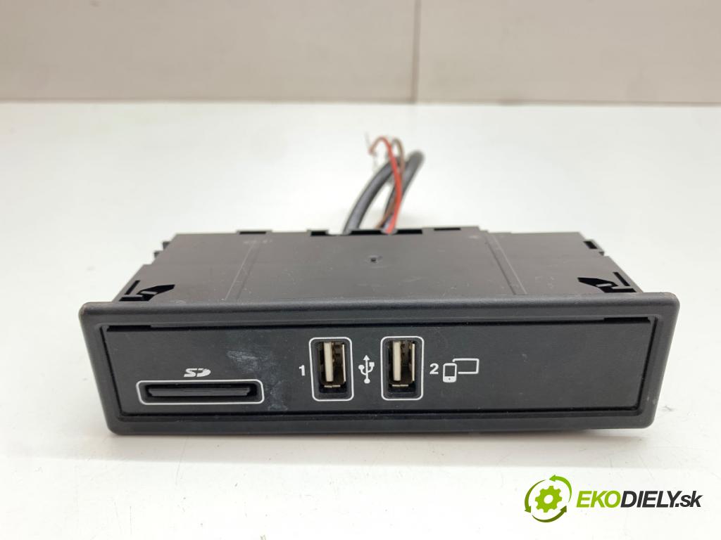MERCEDES-BENZ KLASA C sedan 2019 110 kW C 200 d (205.011) 1950 HNÍZDO: USB A2138200400