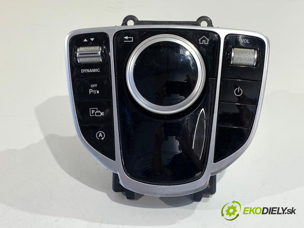 MERCEDES-BENZ KLASA C sedan 2019 110 kW C 200 d (205.011) 1950 Panel ovládania navigácie A2059004228