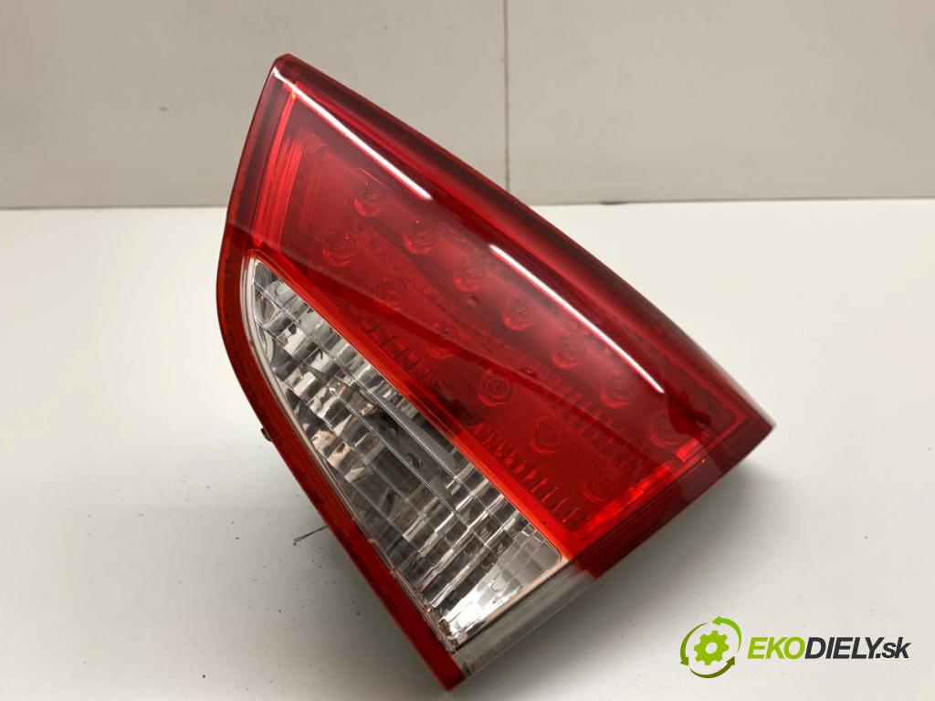 HYUNDAI ix35 SUV 2010 120 kW 2.0 1998 světlo pravý zadní část vnitřní 