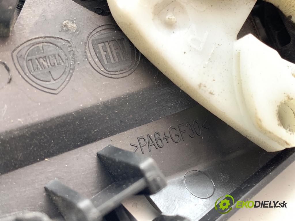 FIAT PANDA III liftback 2014 51 kW 1.2 (312PXA1A) 1242 Kľučka vonkajšia pravy predný