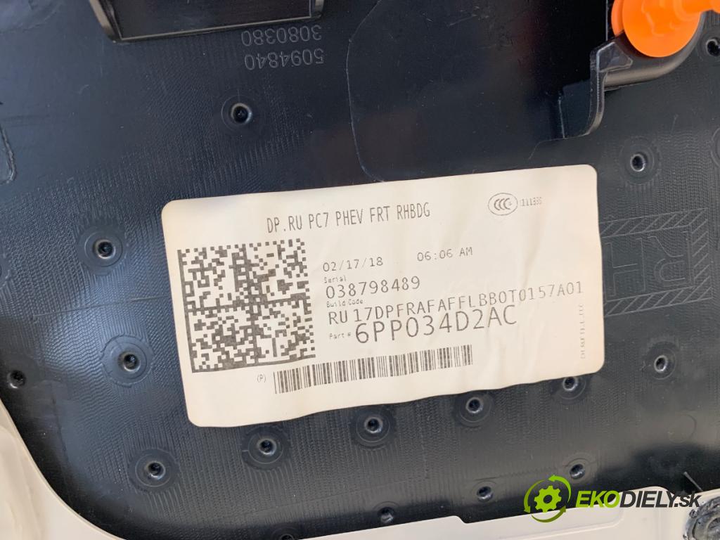 CHRYSLER PACIFICA nadwozie wielkoprzestrzenne (MPV) 2018 185 kW 3.6 Hybrid 3604 ča dveře pravý přední část