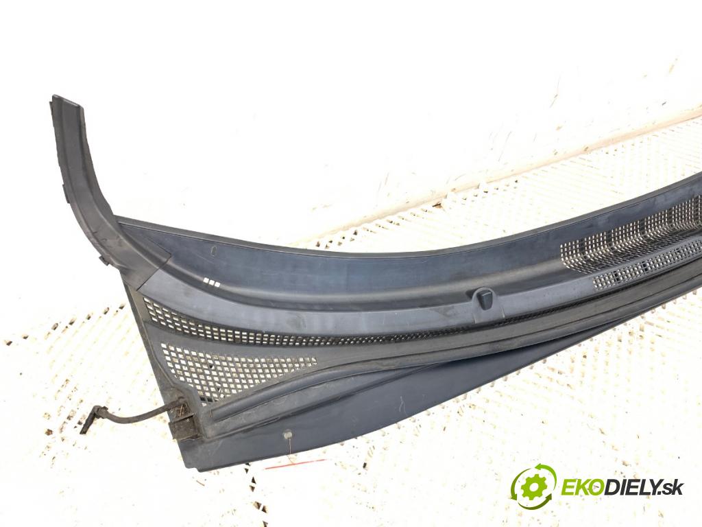 HYUNDAI ix35 SUV 2010 120 kW 2.0 1998 torpédo plast pod čelní okno 86151-2Y000 (Plast pod čelním sklem)
