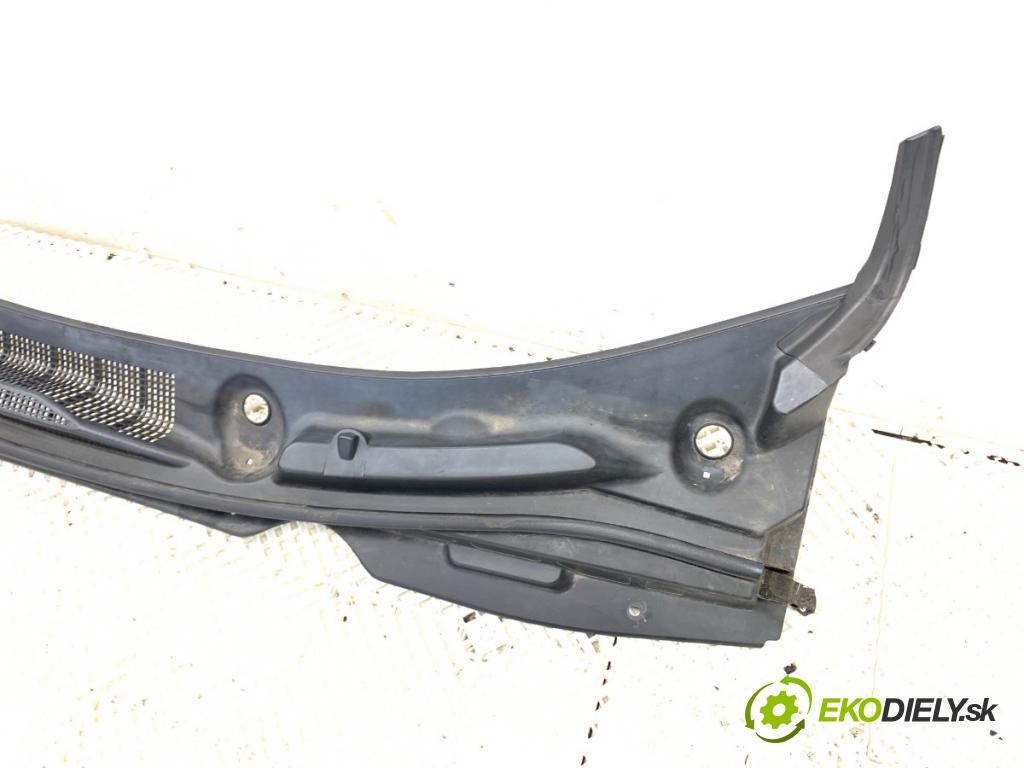 HYUNDAI ix35 SUV 2010 120 kW 2.0 1998 torpédo plast pod čelní okno 86151-2Y000 (Plast pod čelním sklem)