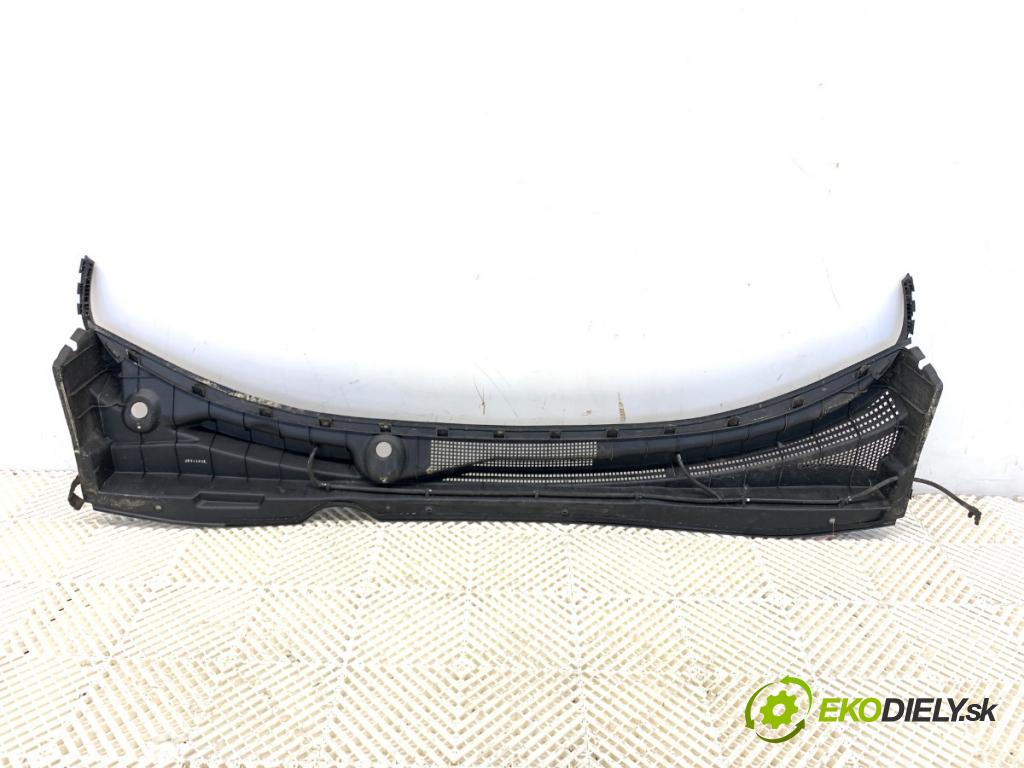 HYUNDAI ix35 SUV 2010 120 kW 2.0 1998 torpédo plast pod čelní okno 86151-2Y000 (Plast pod čelním sklem)