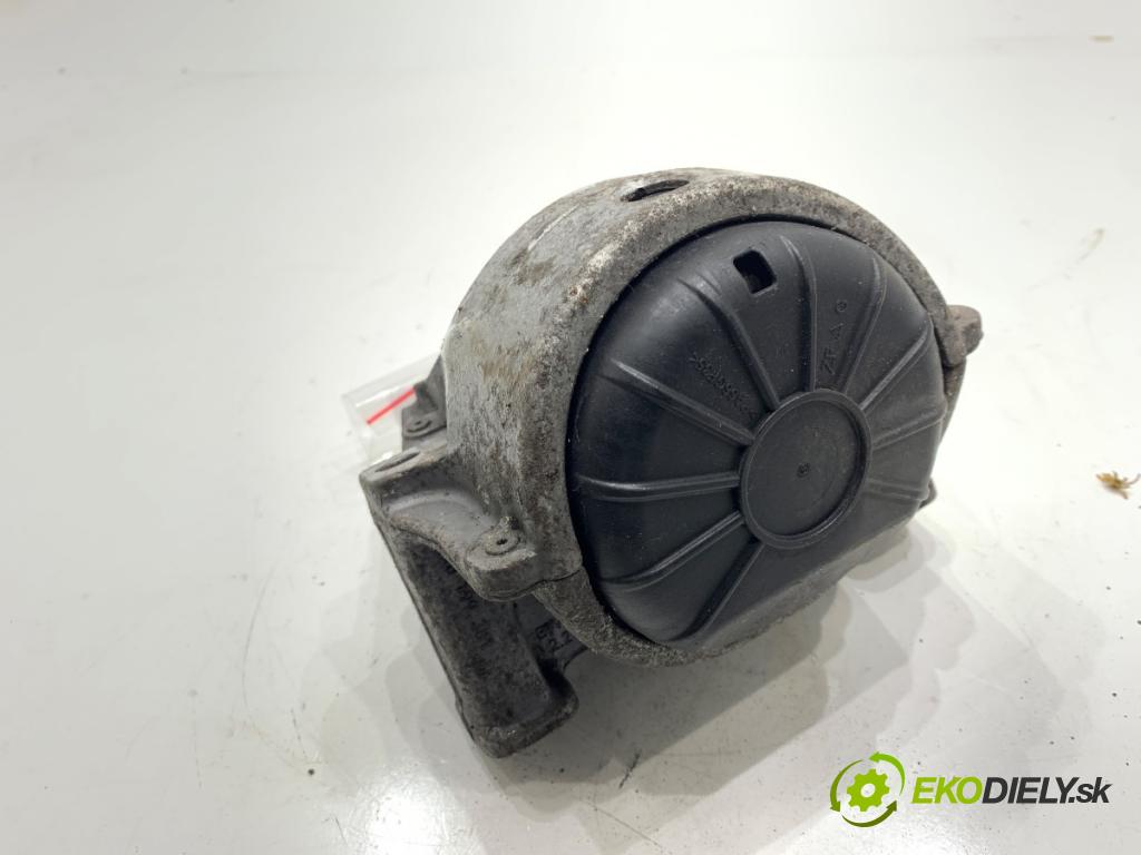 AUDI A4 B8 sedan 2012 125 kW 1.8 TFSI 1798 AirBag motora pravý 8R0199381