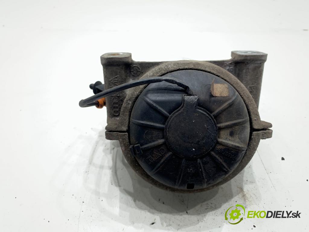 AUDI A4 B8 sedan 2012 125 kW 1.8 TFSI 1798 AirBag motora levý 782516141206