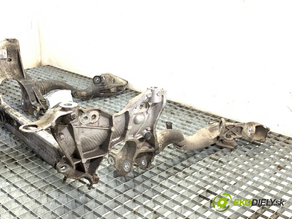 AUDI A4 B8 sedan 2012 125 kW 1.8 TFSI 1798 výztuha pod motor  (Přední výztuha)