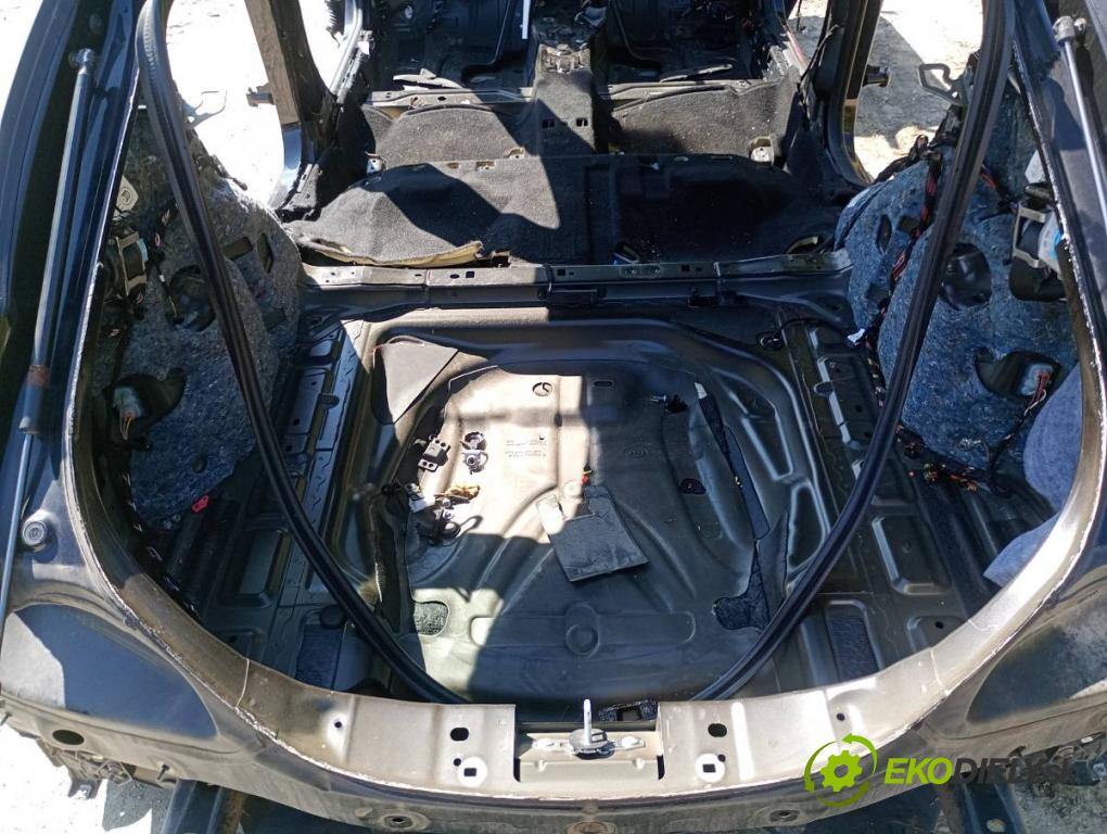 MERCEDES-BENZ CLA Shooting Brake Kombi 2017 100 kW CLA 200 CDI / d (117.908) 2143 KAROSERIA ČTVRŤÁK blatník práh střecha PODŁUŻNICA