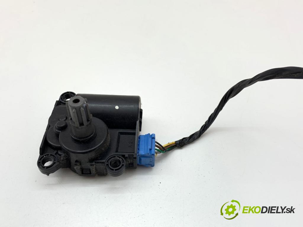 HYUNDAI ix35 SUV 2010 120 kW 2.0 1998 motor topení D332-JY9AA02