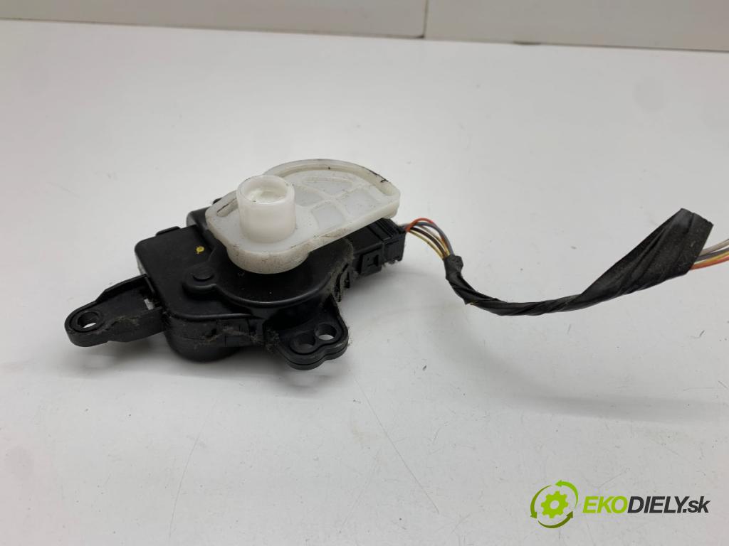 HYUNDAI ix35 SUV 2010 120 kW 2.0 1998 motor topení D266-NE9AA01